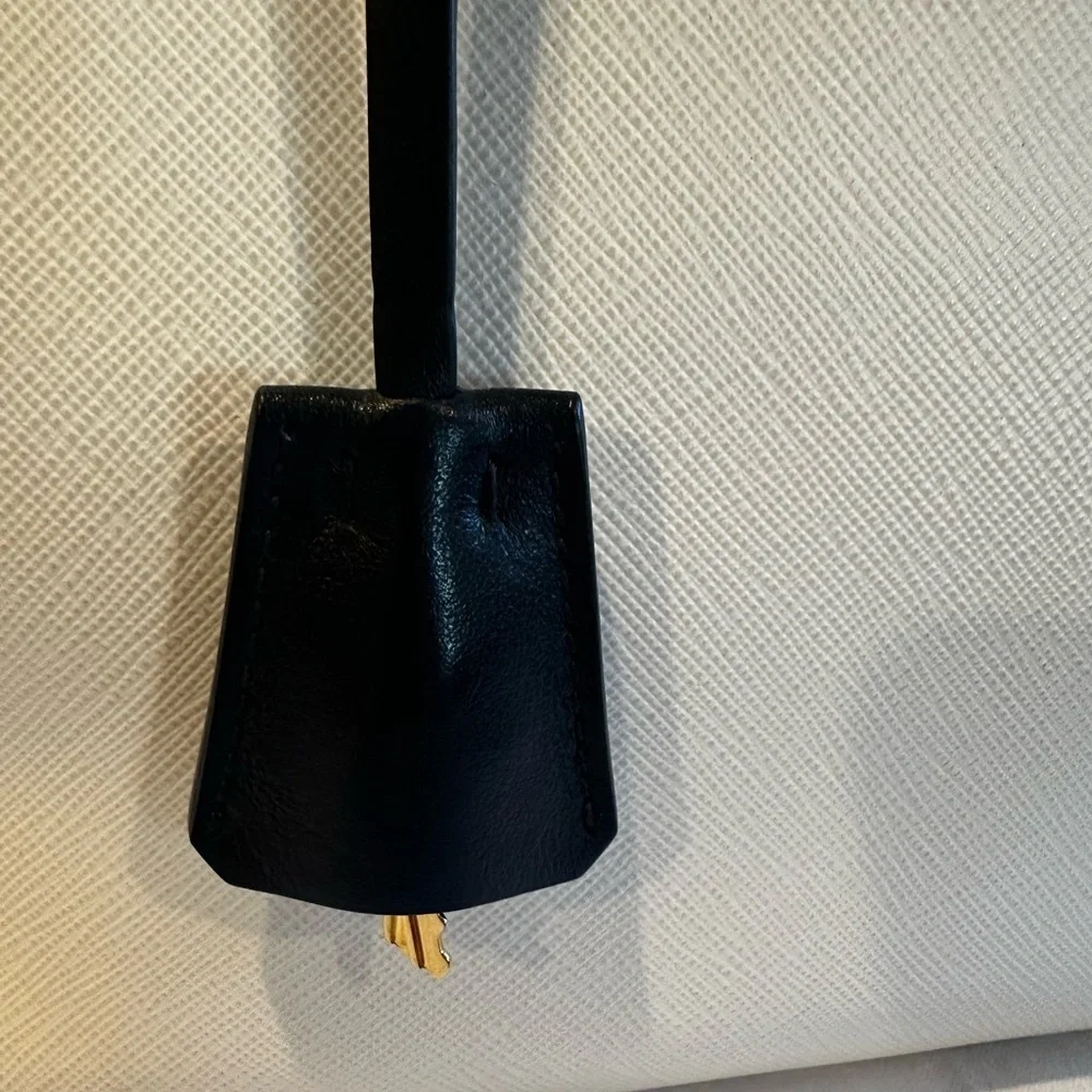 Prada handbag - Picture 5 of 16